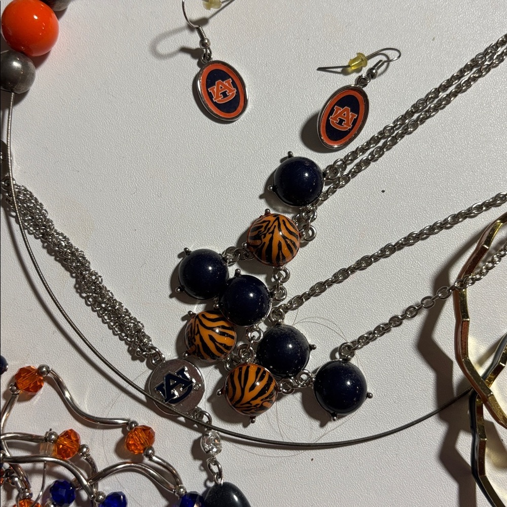 Huge lot AUBURN jewelery scarfs earrings necklaces bracelet etc!! - Picture 5 of 8